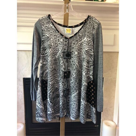 Hand Jive Women’s Gray With Black Paisley Design Long Sleeve Three Button Blouse - Picture 1 of 6